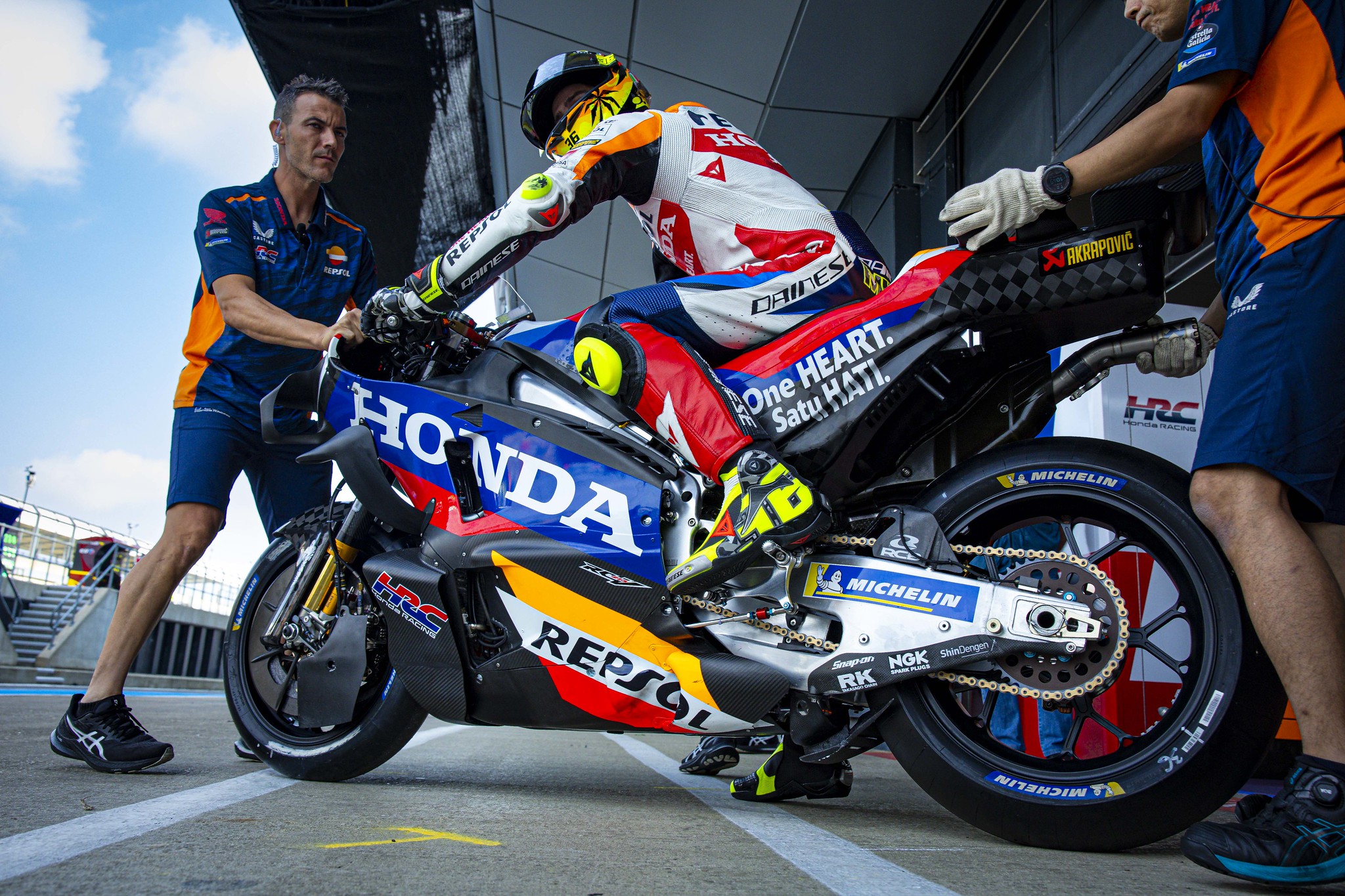 การเสก Honda RC213v เป็นเรื่องยาก ไม่สามารถทำได้ในชั่วข้ามคืน !... จิจี้ ดาลิญญ่า ออกโรงเตือน โรมาโน อัลเบเซียโน บอสเทคนิคคนใหม่ HRC